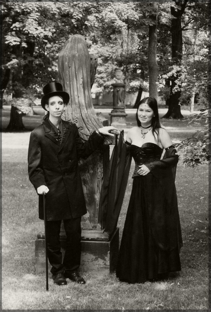 Stadtfriedhof Fle und Susanne4v sepia